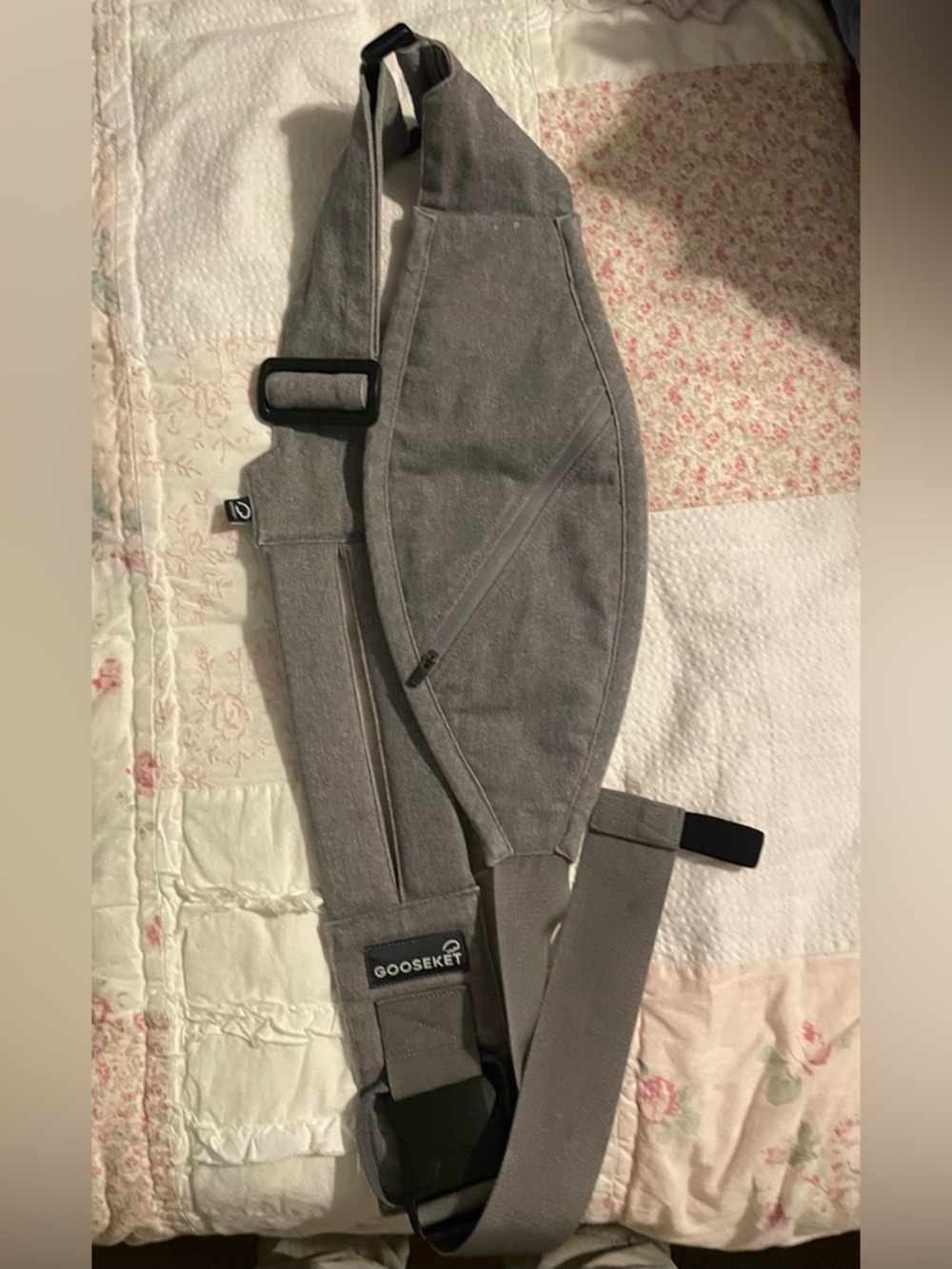 Gooseket original toddler sling in grey, small spots (see photo)